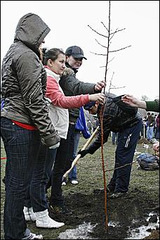 25 апреля 2009 г., Барнаул   общегородской субботник, фото FM-Продакшн и ИА "Амител"