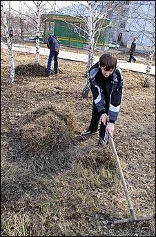 22 апреля 2006 г. Барнаул   Субботник накануне Пасхи:&nbsp;политпартии и религиозные конфессии&nbsp; 