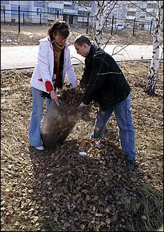 22 апреля 2006 г. Барнаул   Субботник накануне Пасхи:&nbsp;политпартии и религиозные конфессии&nbsp; 