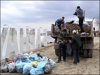 22 апреля 2006 г. Барнаул   Субботник накануне Пасхи:&nbsp;политпартии и религиозные конфессии&nbsp; 