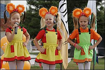 30 октября 2008 г., Барнаул   День города: газета "Вечерний Барнаул" угощала икрой и дарила телевизор