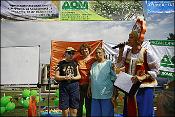 30 октября 2008 г., Барнаул   День города: газета "Вечерний Барнаул" угощала икрой и дарила телевизор