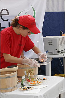 30 октября 2008 г., Барнаул   День города: газета "Вечерний Барнаул" угощала икрой и дарила телевизор