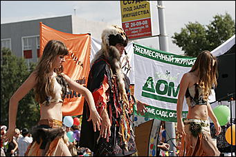 30 октября 2008 г., Барнаул   День города: газета "Вечерний Барнаул" угощала икрой и дарила телевизор