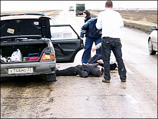 18 апреля 2007 г., заринская трасса   Сотрудники ДПС задержали автомобиль, числившийся в угоне