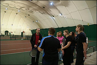 13 февраля 2010 г., Барнаул   Начало зимней олимпиады барнаульские журналисты отметили на теннисом корте 