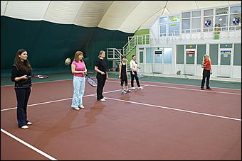 13 февраля 2010 г., Барнаул   Начало зимней олимпиады барнаульские журналисты отметили на теннисом корте 