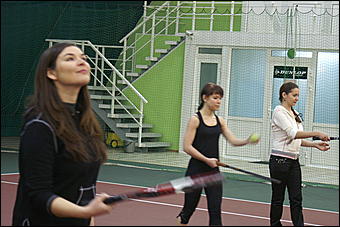 13 февраля 2010 г., Барнаул   Начало зимней олимпиады барнаульские журналисты отметили на теннисом корте 