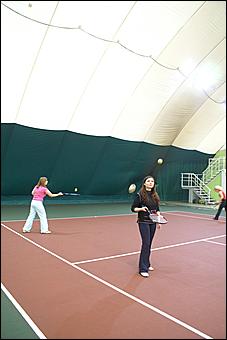 13 февраля 2010 г., Барнаул   Начало зимней олимпиады барнаульские журналисты отметили на теннисом корте 