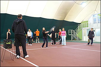 13 февраля 2010 г., Барнаул   Начало зимней олимпиады барнаульские журналисты отметили на теннисом корте 