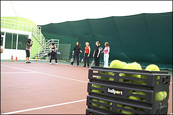 13 февраля 2010 г., Барнаул   Начало зимней олимпиады барнаульские журналисты отметили на теннисом корте 