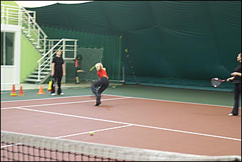 13 февраля 2010 г., Барнаул   Начало зимней олимпиады барнаульские журналисты отметили на теннисом корте 