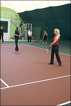 13 февраля 2010 г., Барнаул   Начало зимней олимпиады барнаульские журналисты отметили на теннисом корте 