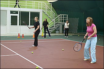 13 февраля 2010 г., Барнаул   Начало зимней олимпиады барнаульские журналисты отметили на теннисом корте 