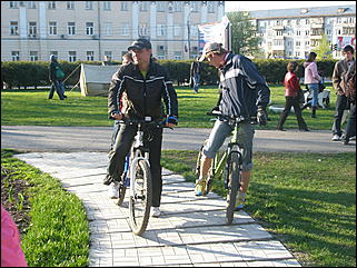 7 мая 2009 г., Барнаул   Барнаульская молодежь устроила "Теркинский привал"