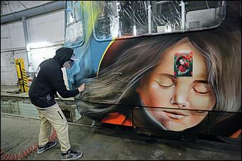 7 мая 2020 г., Барнаул. Екатерина Смолихина   Искусство на рельсах. Как барнаульские художники украшают трамваи ко Дню Победы