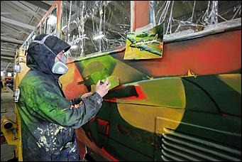 7 мая 2020 г., Барнаул. Екатерина Смолихина   Искусство на рельсах. Как барнаульские художники украшают трамваи ко Дню Победы