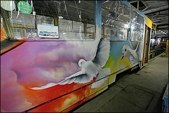 7 мая 2020 г., Барнаул. Екатерина Смолихина   Искусство на рельсах. Как барнаульские художники украшают трамваи ко Дню Победы