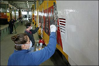 7 мая 2020 г., Барнаул. Екатерина Смолихина   Искусство на рельсах. Как барнаульские художники украшают трамваи ко Дню Победы