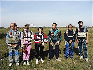    Цвет Барнаульского авиаспортклуба - парашютисты  высокого класса