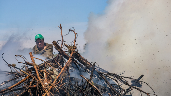 30 август 2016 г., Барнаул &copy; Амител Вячеслав Мельников   "Стать пожарным я хочу": как алтайских журналистов учили тушить огонь