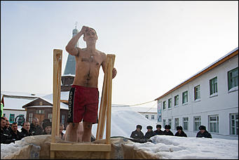 20 январь 2017 г., Барнаул  © Амител Вячеслав Мельников   В надежде на прощение: как барнаульские заключенные окунаются в купель 