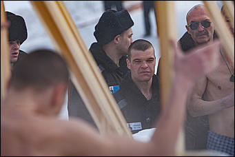 20 январь 2017 г., Барнаул  © Амител Вячеслав Мельников   В надежде на прощение: как барнаульские заключенные окунаются в купель 