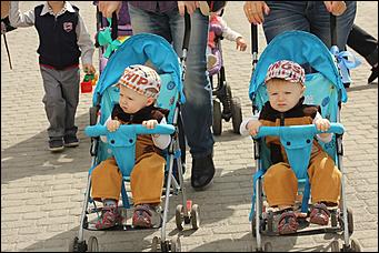 5 сентябрь 2015 г., Барнаул   Парад близнецов на День города в Барнауле