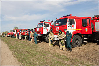 28 апрель 2016 г., Барнаул   Условный пожар вспыхнул в лесах Бобровки. Завершающий день учений МЧС и как выглядит передвижной Центр управления изнутри. 