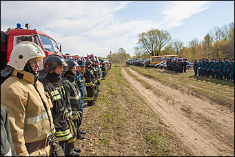 28 апрель 2016 г., Барнаул   Условный пожар вспыхнул в лесах Бобровки. Завершающий день учений МЧС и как выглядит передвижной Центр управления изнутри. 