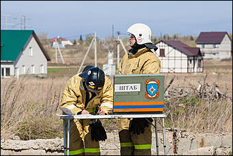 28 апрель 2016 г., Барнаул   Условный пожар вспыхнул в лесах Бобровки. Завершающий день учений МЧС и как выглядит передвижной Центр управления изнутри. 