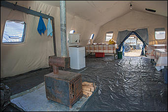 28 апрель 2016 г., Барнаул   Условный пожар вспыхнул в лесах Бобровки. Завершающий день учений МЧС и как выглядит передвижной Центр управления изнутри. 