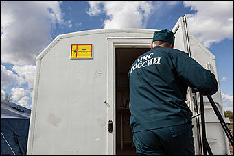 28 апрель 2016 г., Барнаул   Условный пожар вспыхнул в лесах Бобровки. Завершающий день учений МЧС и как выглядит передвижной Центр управления изнутри. 