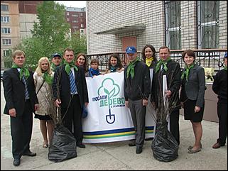   Зеленый подарок.В Барнауле стало больше деревьев