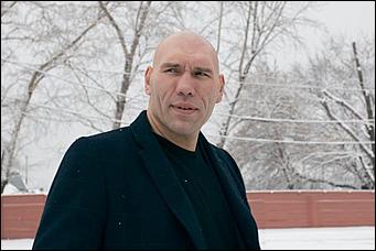 Известный спортсмен приехал на соревнования   Николай Валуев в Барнауле

