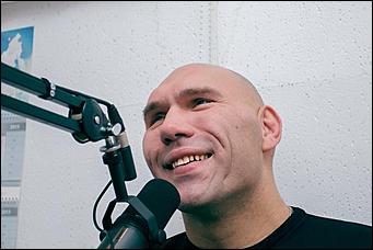 Известный спортсмен приехал на соревнования   Николай Валуев в Барнауле

