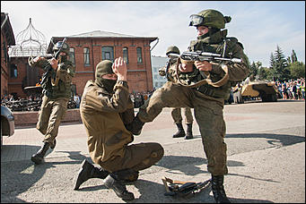 2 август 2016 г., Барнаул © Амител Вячеслав Мельников   Как десантники начали праздновать День ВДВ?