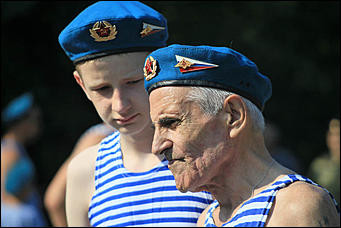 2 август 2017 г., Барнаул. Смолихина Екатерина   Кровь, огонь и пули: как отметили в Барнауле День ВДВ