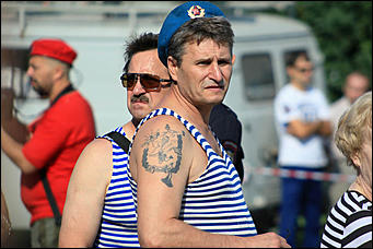 2 август 2017 г., Барнаул. Смолихина Екатерина   Кровь, огонь и пули: как отметили в Барнауле День ВДВ