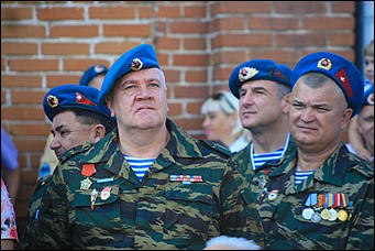 2 август 2017 г., Барнаул. Смолихина Екатерина   Кровь, огонь и пули: как отметили в Барнауле День ВДВ