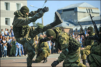 2 август 2017 г., Барнаул. Смолихина Екатерина   Кровь, огонь и пули: как отметили в Барнауле День ВДВ