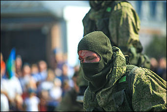 2 август 2017 г., Барнаул. Смолихина Екатерина   Кровь, огонь и пули: как отметили в Барнауле День ВДВ