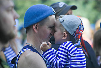 2 август 2017 г., Барнаул. Смолихина Екатерина   Кровь, огонь и пули: как отметили в Барнауле День ВДВ