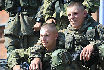 2 август 2017 г., Барнаул. Смолихина Екатерина   Кровь, огонь и пули: как отметили в Барнауле День ВДВ