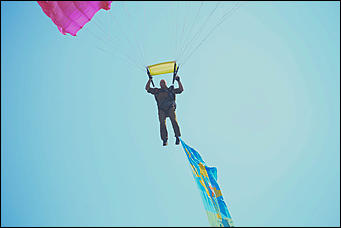 2 август 2017 г., Барнаул. Смолихина Екатерина   Кровь, огонь и пули: как отметили в Барнауле День ВДВ