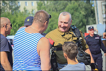 2 август 2017 г., Барнаул. Смолихина Екатерина   Кровь, огонь и пули: как отметили в Барнауле День ВДВ