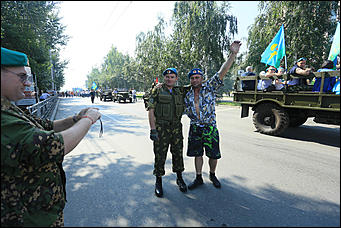 2 август 2017 г., Барнаул. Смолихина Екатерина   Кровь, огонь и пули: как отметили в Барнауле День ВДВ