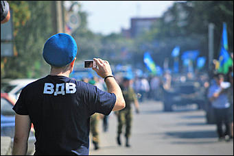 2 август 2017 г., Барнаул. Смолихина Екатерина   Кровь, огонь и пули: как отметили в Барнауле День ВДВ