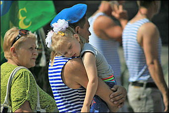 2 август 2017 г., Барнаул. Смолихина Екатерина   Кровь, огонь и пули: как отметили в Барнауле День ВДВ