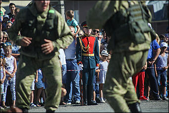 2 августа 2019 г., Барнаул. Екатерина Смолихина   Митингом и шествием отметили День ВДВ в Барнауле
